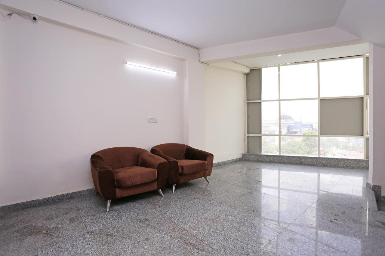 Oyo Dlf Cyber City Near Aravali Biodiversity Park Gurgaon Extérieur photo